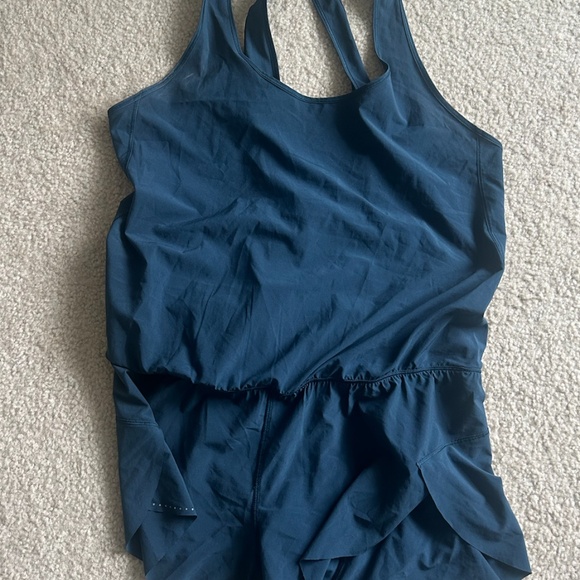 Lululemon Chase Me Onesie Jaded, size 6 hardly worn - Picture 4 of 6